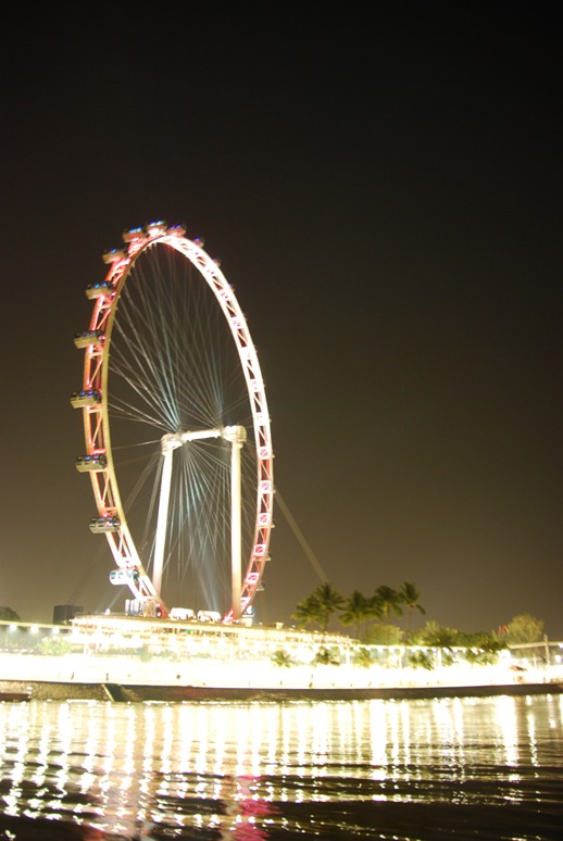  :grin: :grin: ภาพนี้แถมคับ ไม่ถึงอันนี้ก็เหมือนไม่ถึงสิงค์โปร์  Singapore Flyer :grin: :grin:

หว