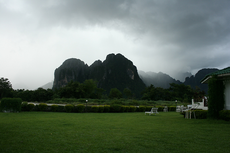 ฝนมาอีกแล้ว ทริพนี้เจอฝนเกือบทุกวันถ่ายภาพสุดท้ายก่อนฝนจะลงวิ่งเข้าบ้านเกือบไม่ทัน