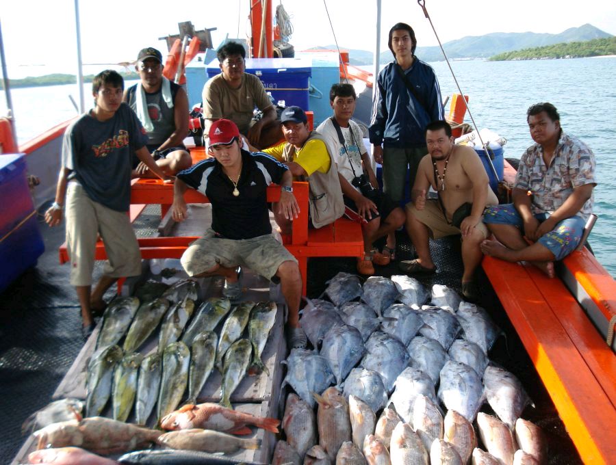  9 คน ที่ไป ช่วยกันทำปลาหลุดบ้าง ขาดบ้าง สถิติสูงสุดหมายเดียวมีสมาชิกเยอปลาสายขาด 12 ตัว สายเล็กครับ