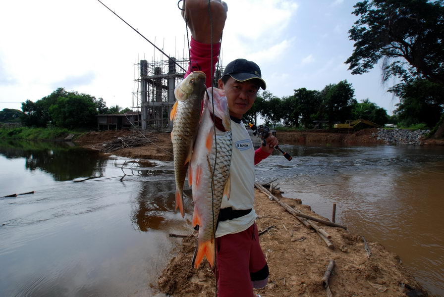 พอประตูน้ำด้านหลังสร้างเสร็จ เราก็จะไม่ได้รูปแบบนี้แล้วนะครับ  :smile: :smile: :smile: