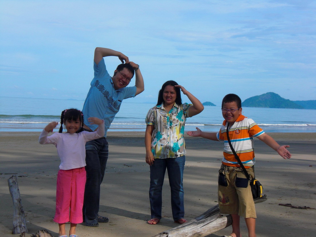 มีภาพแถมๆ 

วิวสวยๆ ที่หาดประพาส มาให้ชมด้วยคร๊าบ  :grin: :grin: :grin:

ลืมบอกไป ว่างวดนี้ ผมพา