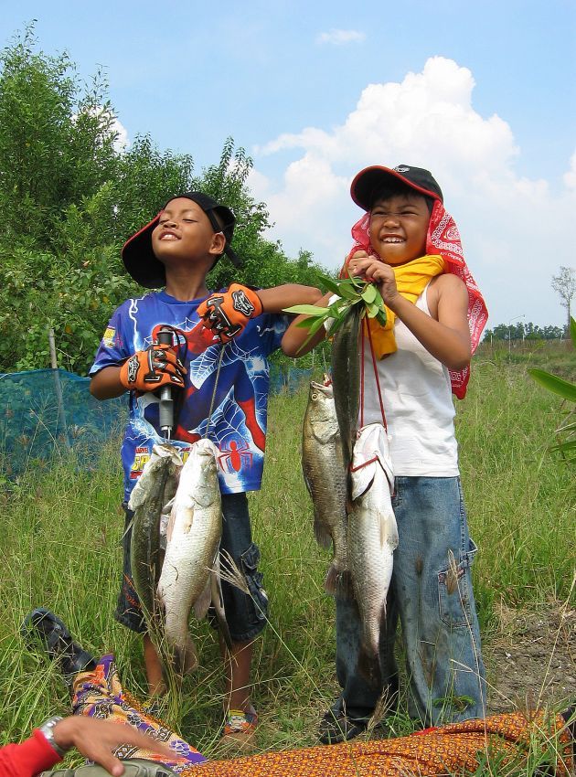 กำกับศิลป์ โดย น้าลวดหนามครับ  :laughing: :laughing: