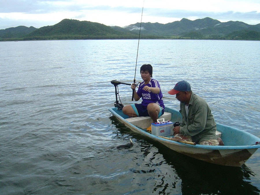 เห็นน้าไอซ์...ลอยเรืออยู่ที่ท้ายเกาะ.......
เลยตะโกนเรียกให้มาสันด้วยกัน............
 :smile: :smi