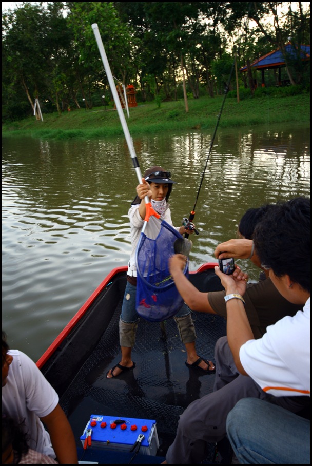 ขอบคุณ น้า คิคุย่าค่ะ 
ขอบคุณน้า copmarn
----------------------------
กลายเป็นดาราในทันทีทุกคนรุม