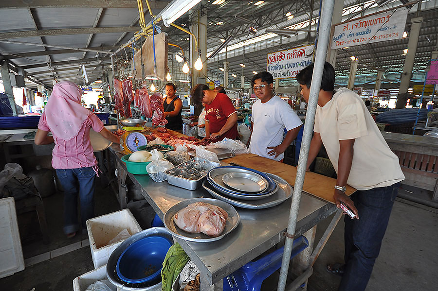 ร้านแรกเลยครับซื้อเนื้อสดไป4โล