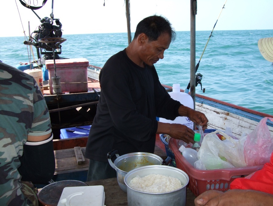 กองทับเดินด้วยท้อง..บังหย่นหุ้งข้าว