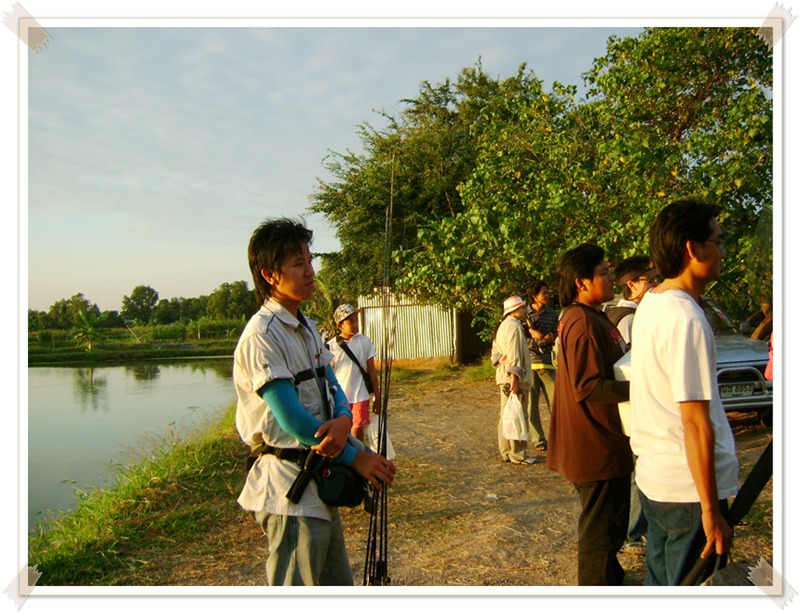 รอเรือ ต้องข้ามฝั่งอีก  :cheer: :cheer: :cheer: