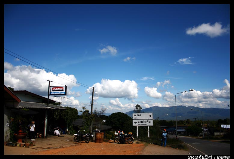 โชคดีที่เลยสวนสนบ่อแก้ว มาเจอร้านปะยางที่ 3 แยกเลี้ยวไปอมก๋อย
ก็แวะเปลี่ยนยางกันทั้งเส้นเลยค่ะ เพรา