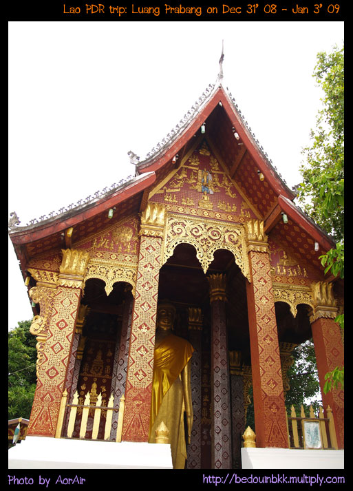 หอพระ ตั้งอยู่ด้านหน้าสิม ประดิษฐานพระพุทธรูปประทับยืนสูง ๑๘ ศอก เดิมอยู่ที่วัดธาตุน้อย ซึ่งสร้างโดย