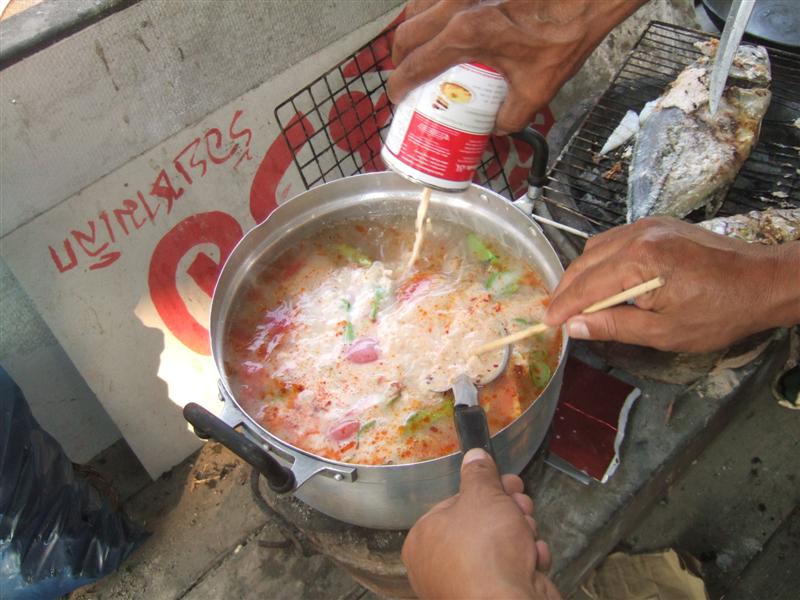 ..เจาะนมสดตราเรือใบ ป๋องใหญ่เทให้หมดเพื่อความเข้มข้นของชีวิต