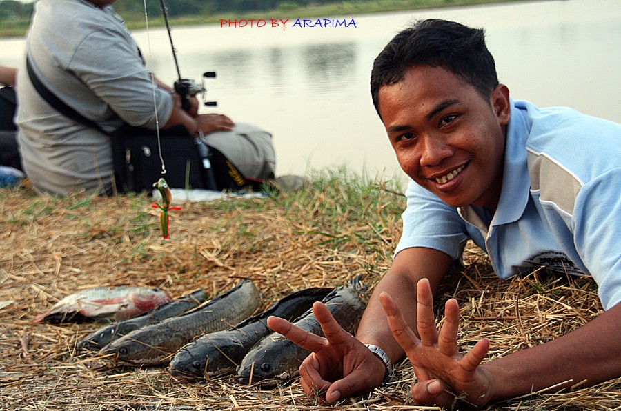  :grin: :grin:  เสนอหน้าอีกและ....อีตานี่เนี่ย กร๊ากๆๆๆๆๆๆ   :laughing: :laughing:



 [q]หล่อเต