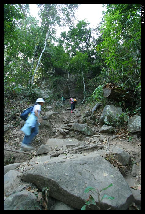 เดินขึ้นสู่ทางชันในช่วงสุดท้ายนี้ 