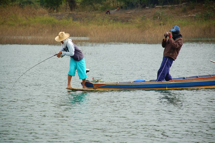 ชอบภาพนี้มาก..........ดูแอ็คชั่นตากล้องดิ 

:laughing: :laughing: :laughing: :laughing: :laughing: