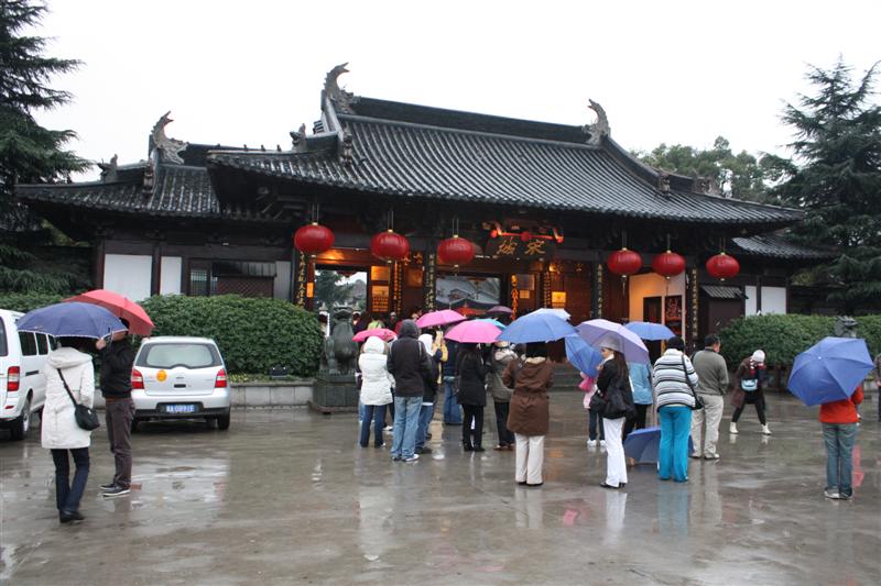 ถึงเมืองหังโจว ไปชมการแสดงและเมืองจำลอง สมัยราชวงศ์ซ่งของจีน ฝนยังตกไม่หยุดครับ