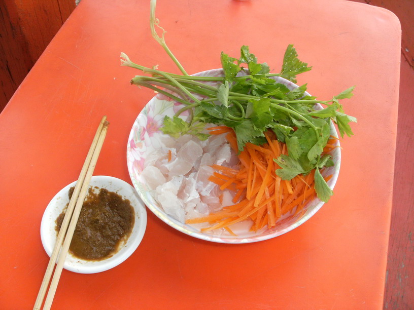 ปลาดิบสูตรพิเศษ เป็นเนื้อปลาวัวกินอร่อยครับ