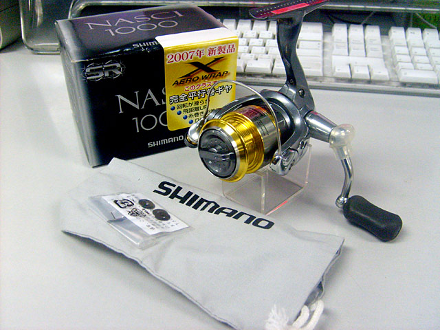 Shimano NASCI 1000

Bearing 3+1
Line (lb/yd) 10/110
Gear ratio 5.0/1
Max Drag ( 4lb
Wt  205g
