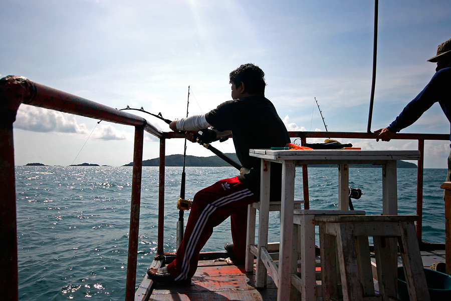 
เผลอแป๊บเดียว

ที่ท้ายเรือ เค้ามีอ