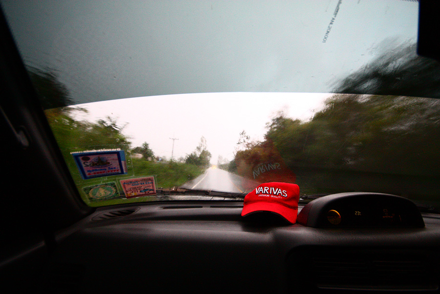 ขับรถกลับจากเขื่อน โดนฝนถล่มใส่กระจายตลอดทาง....
ป๊าดดดดดดดดดดดด.......ฟ้าจ๋าฟ้า...ฟ้าใจร้าย...ให้โ