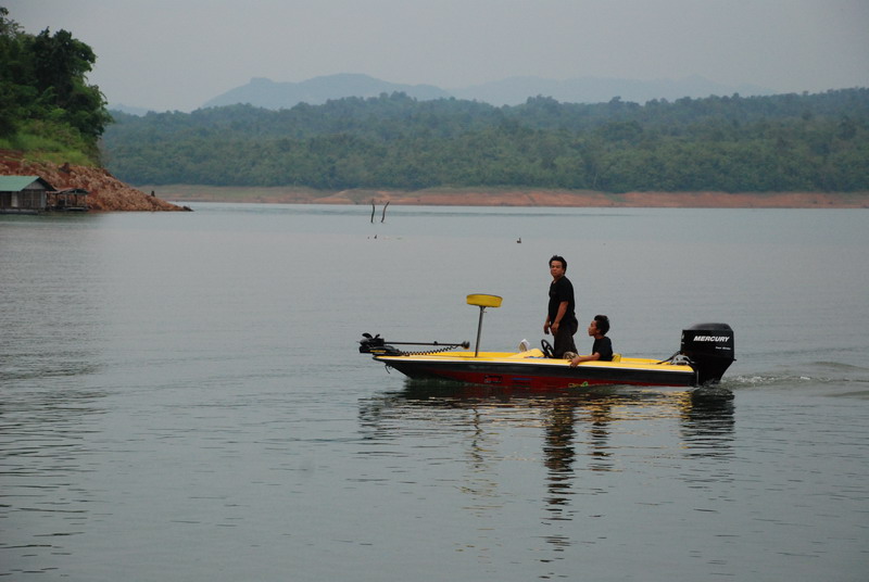 ลำนี้ไม่มีปลามาชั่งเพราะเนเรือกรรมการไปซ่อมเรือหน้าเขื่อนมา :grin: