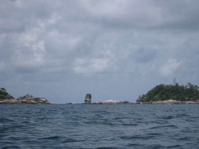 วันนี้ไต๋เรือคนใหม่พามาที่เกาะหินซ้อนคับ แถวฯนี้มีเกาะเล็กฯอยู่ประมาณ 4-5 เกาะ น่าตีเหยื่อรอบเกาะมาก