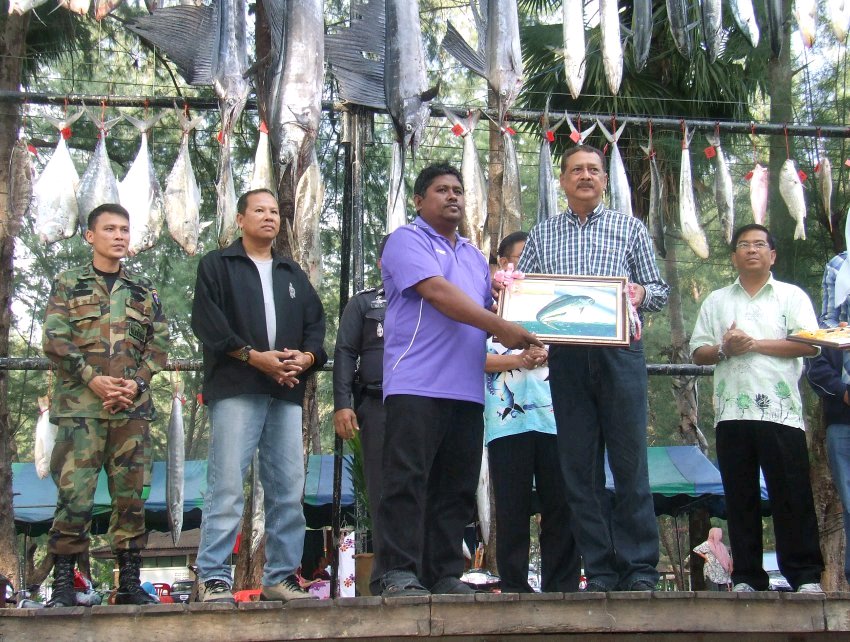   รางวัลรองชนะเลิศ อันดับ 2 ปลาอีโต้มอญ

คุณภิรมย์ ศรีงาม จากทีม ธีระการช่าง & กิตติโชค   น้ำหนัก 
