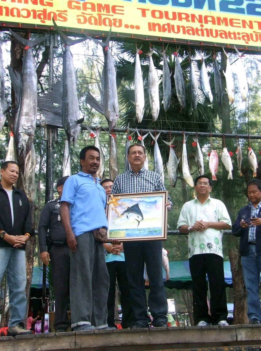 รางวัลชนะเลิศปลาสกุลกระโทงแทง
คุณวันอับดุลอาซิด ยูซุฟ จาก ทีมชมรมส่งเสริมกีฬาตกปลา เทศบาลเมือง จ.ปั