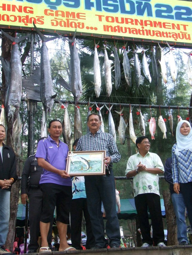 รางวัลรองชนะเลิศปลาสาก
คุณสกพร  พละโชติ จาก ทีมเจ๊นกปัตตานี  น้ำหนัก 3.10 กก.