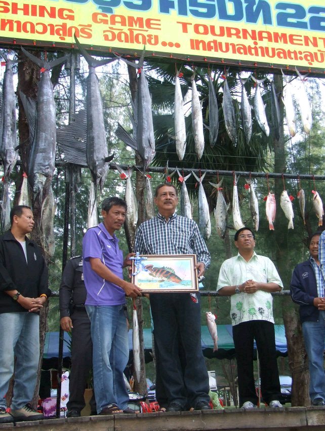 รางวัลรองชนะเลิศปลาสกุลเก๋า
คุณอาใต๋ แซ่หลี จาก ทีม เบตง A น้ำหนัก 1.40 กก.