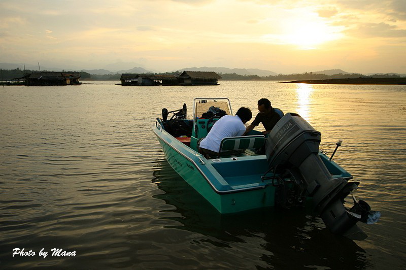 จัดของลงเรือเรียบร้อย...แต่เรือเขียวก้านต้องมันดื้อซะงั้น
ส่งสัย...ไม่สบายยยยย
+++++++++++++++++++