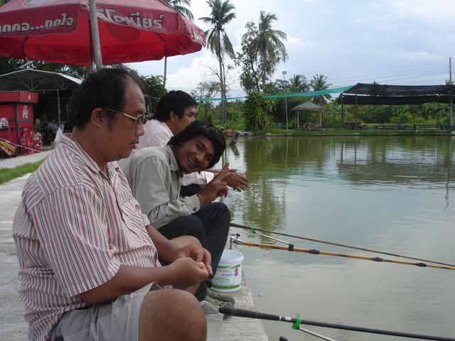 น้าเบนซ์ก็ตามมานั่งลุ้นเป็นกำลังใจ  :grin: :grin: