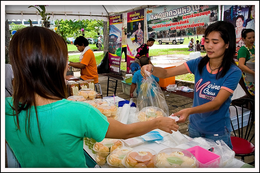      :smile:    ลากันด้วยภาพนี้ครับ จะกลับไปกินขนมปัง :smile:

   :smile:  สวัสดีตอนเที่ยงครับ น้า