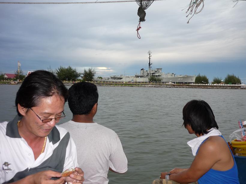 เริ่มดูและตรวจสอบสภาพอากาศก่อนออกเรือ