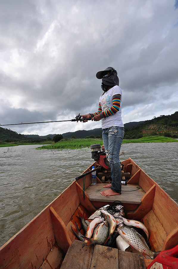 เรือพายไป ก็ตีไป วันนี้ ดปรบางกอก ขยันเป็นพิเศษ ทุกที ต้องหลับ คาหัวเรือแล้ว เอิ้กๆๆๆๆๆ.............