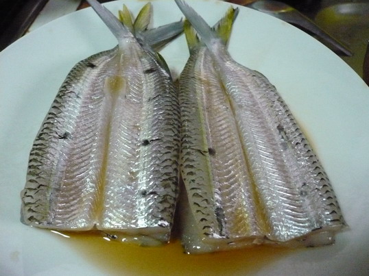 เมนูนำเสนอ ตับเต่าแช่น้ำปลา
แช่เนื้อปลาในน้ำปลาดีซัก 10นาที (เนื้อปลาสดอย่างนี้ไม่ต้องใส่ชูรสเลยครั