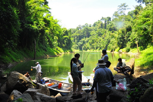 ทานข้าวเที่ยงหน้าน้ำตก :grin: