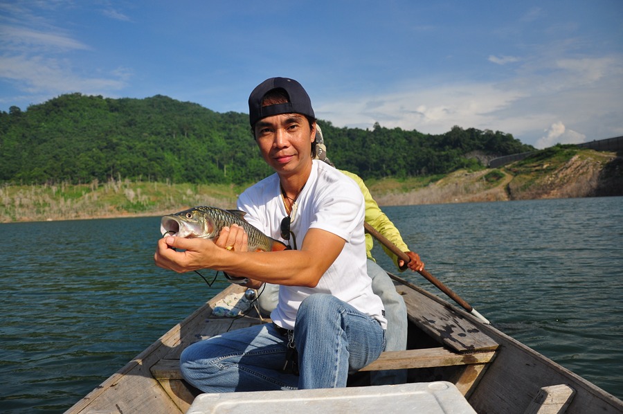 ไม่ต้องสงสัยเลยพี่เดี๋ยวผมอธิบายให้ฟังครับว่าฟันมันอยู่ตรงไหน เอามันมาถ่ายรูปดีกว่าคร้าบบบบ :laughin