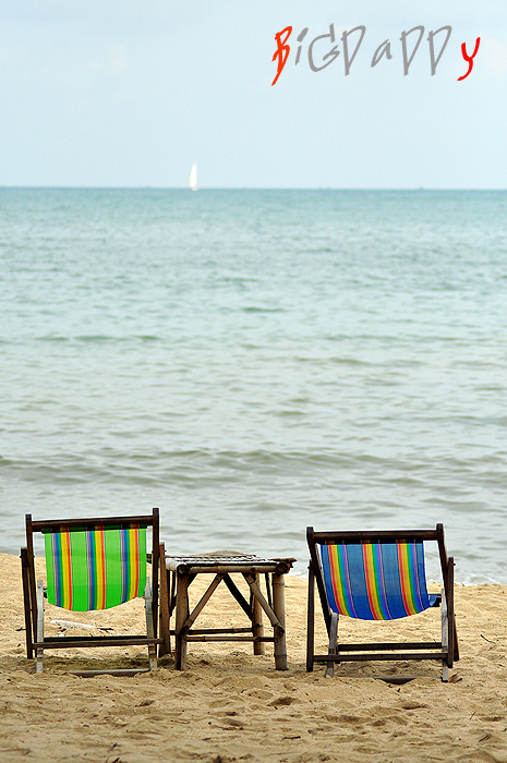 ออกไปเที่ยวหาดบางเบ้ากันต่อครับ

อยู่เลยจากท่าเรือไปนิดเดียวเอง...  :cheer: