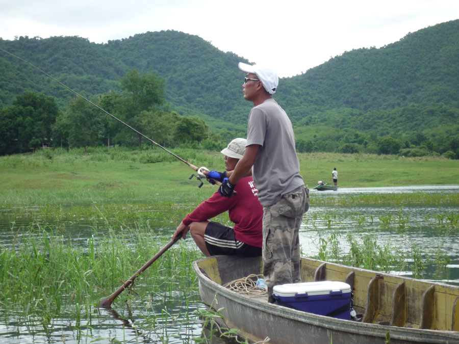 แล้วคนเรือแกจะคุยกันรู้เรื่องมัยนี่  :laughing: :laughing: :laughing: