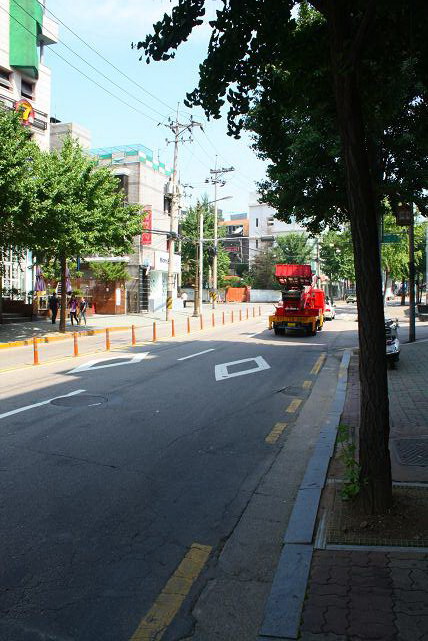 โซลเป็นเมืองหลวงของประเทศเกาหลีใต้ พื้นที่ส่วนใหญ่ 85% เป็นภูเขา มีประชากร 50 กว่าล้านคน
เทียบกับปร