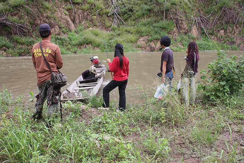 เรือมารับกลับกันแล้วครับ 