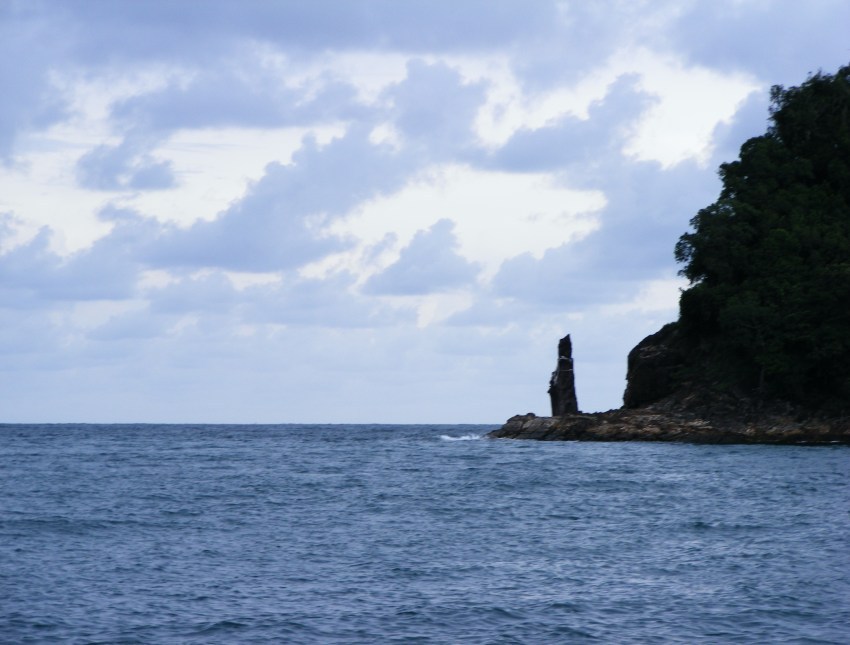 มุ่งหน้าเข้าสู่เกาะไหง  บังสีหนั่นพาแวะไปตีที่หลังเกาะกันก่อนที่หินเจ้าแม่กวนอิม (คล้ายๆ)  