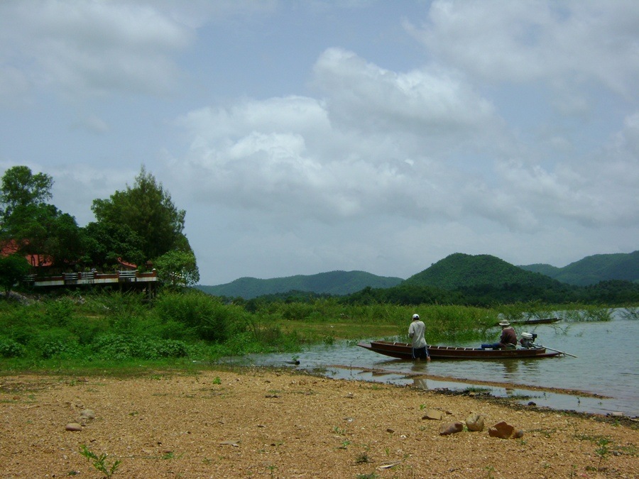 รอบบ่ายครับ น้าโน๊ต ลงเรือกะน้าเอฝีพายและเจ้าบ้านมือโปรครับ  :grin: