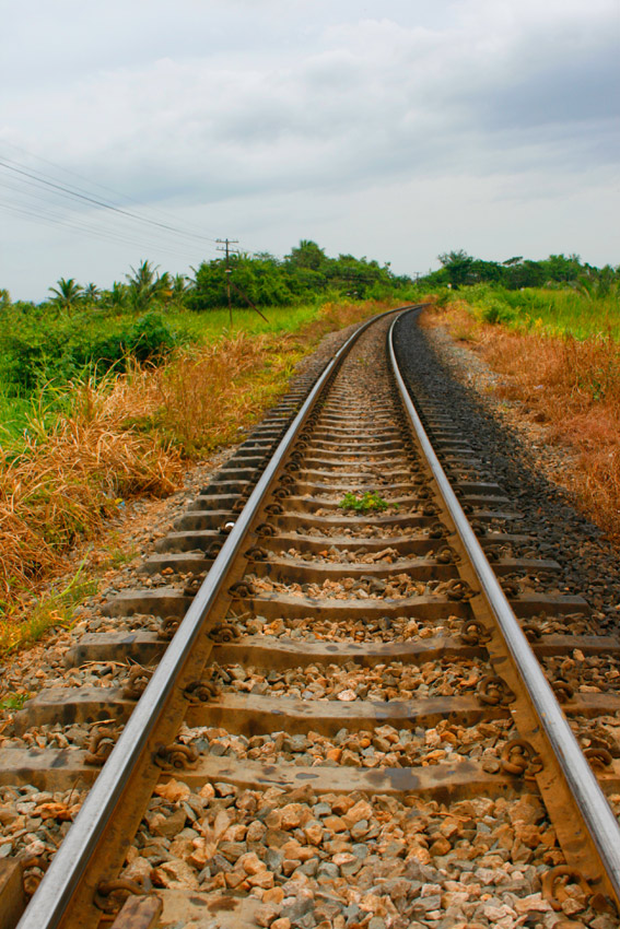 ข้ามทางรถไฟมา  ก็ใกล้ถึงแล้วครับ.. :cheer: