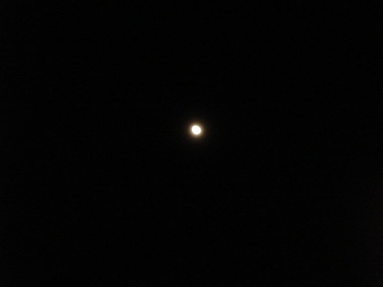 เหงาๆก็มองดวงจันทร์ :love: