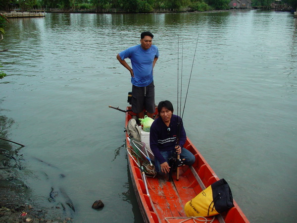 เรือมารับแล้ว..ขนของลงเรือก่อน :grin: :grin: :grin: