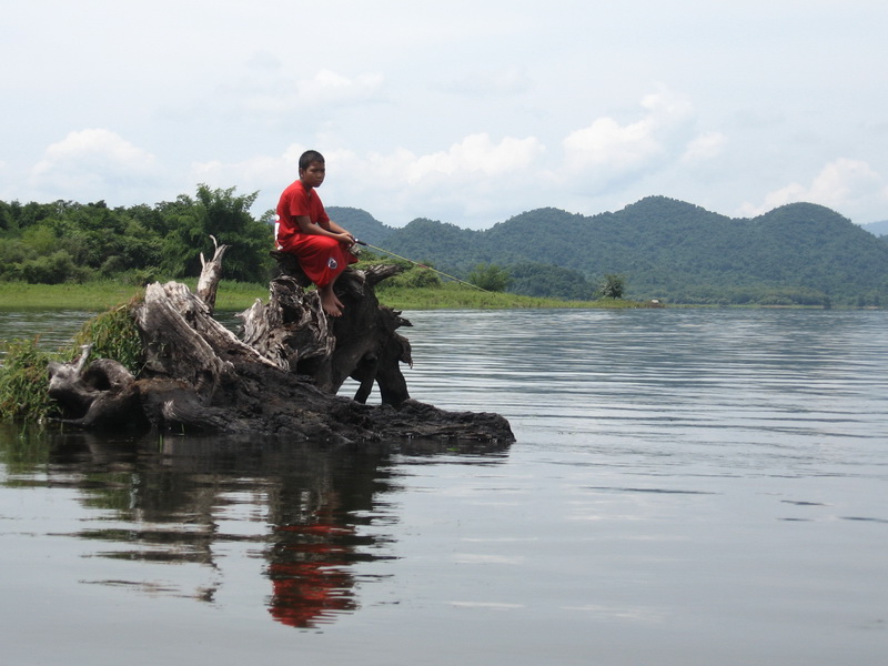 ลากันด้วยภาพนี้แล้วกันครับเพื่อนๆ 

ช่วงนี้โรคระบาด มาคอยจ้องทำร้าย

เราอยู่ พาลูก และครอบครัวไป