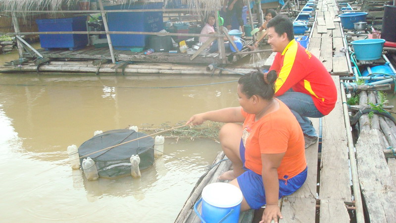 ป เพียวมานั่งดูภรรยาเทพ ตกปลาครับ

เขาบอกว่า เมื่อวานตกตรงนี้ได้หลายตัว :grin: