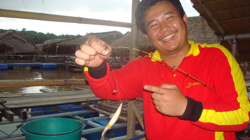 ป เพียว  แป๊ยิ้ม กับปลาหมู คอนเซปของเราวันนี้ครับ :grin: