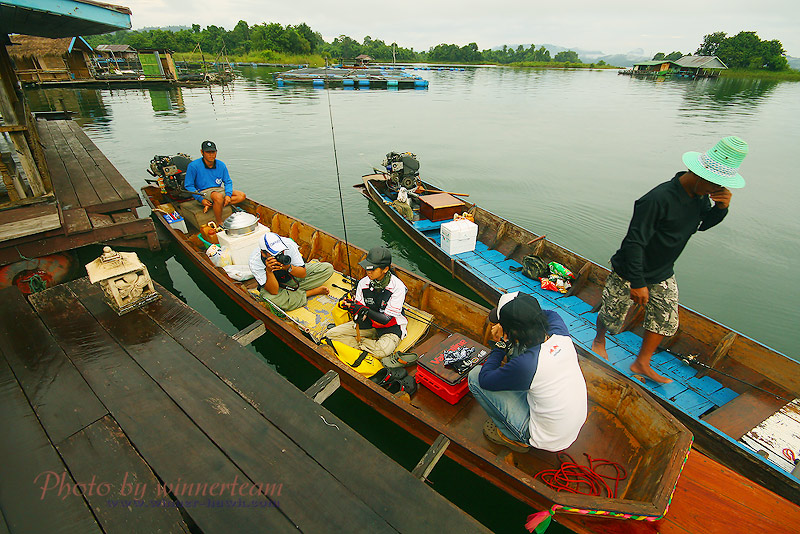 เรือมารับแล้วครับ :grin: :grin:


ตกแถวห้วยน้ำขุ่นครับครูเอ๋