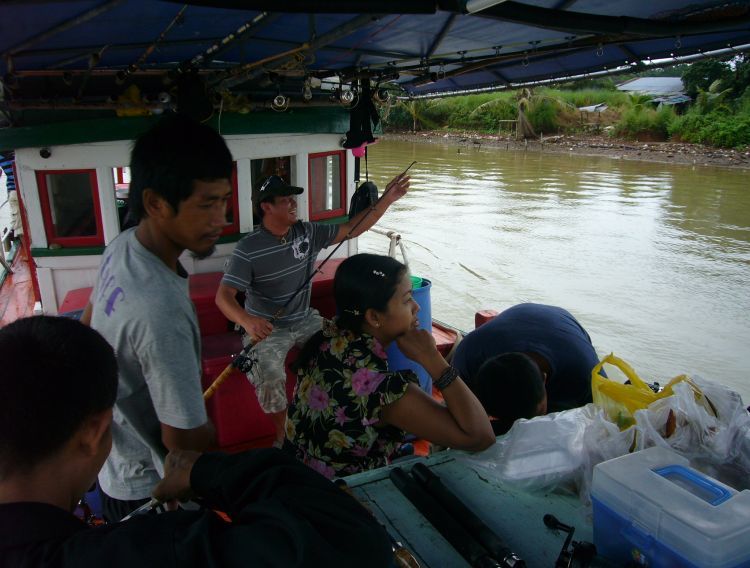 จ่ายค่าเรือเราก็ลงเรือเดินทางออกสู่การแสวงหาโชค ครับ :grin: :grin: :grin: